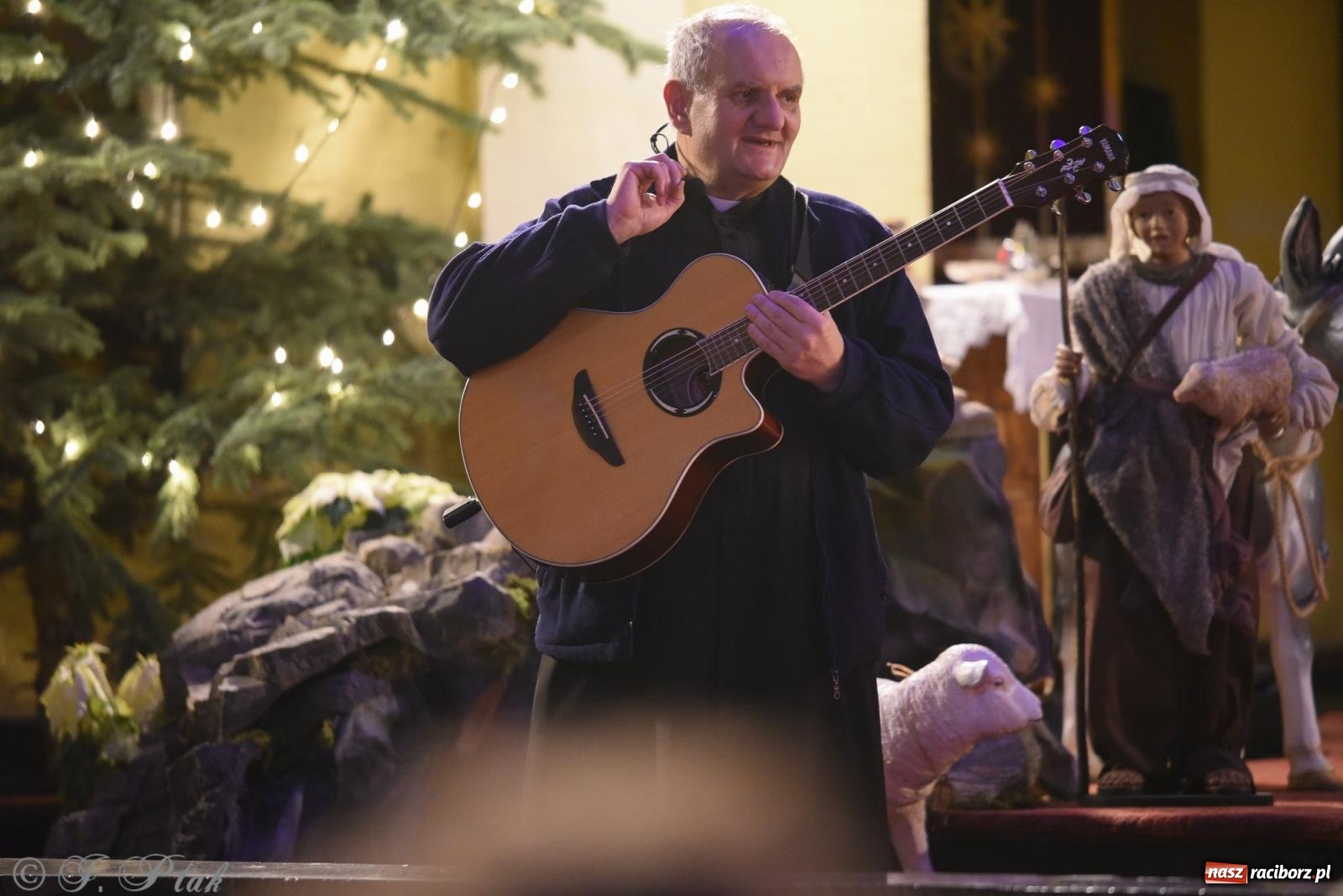 Zdjęcie w galerii na portalu naszraciborz.pl: Kolędowanie dla dzieci w kościele NSPJ wiadomości z regionu