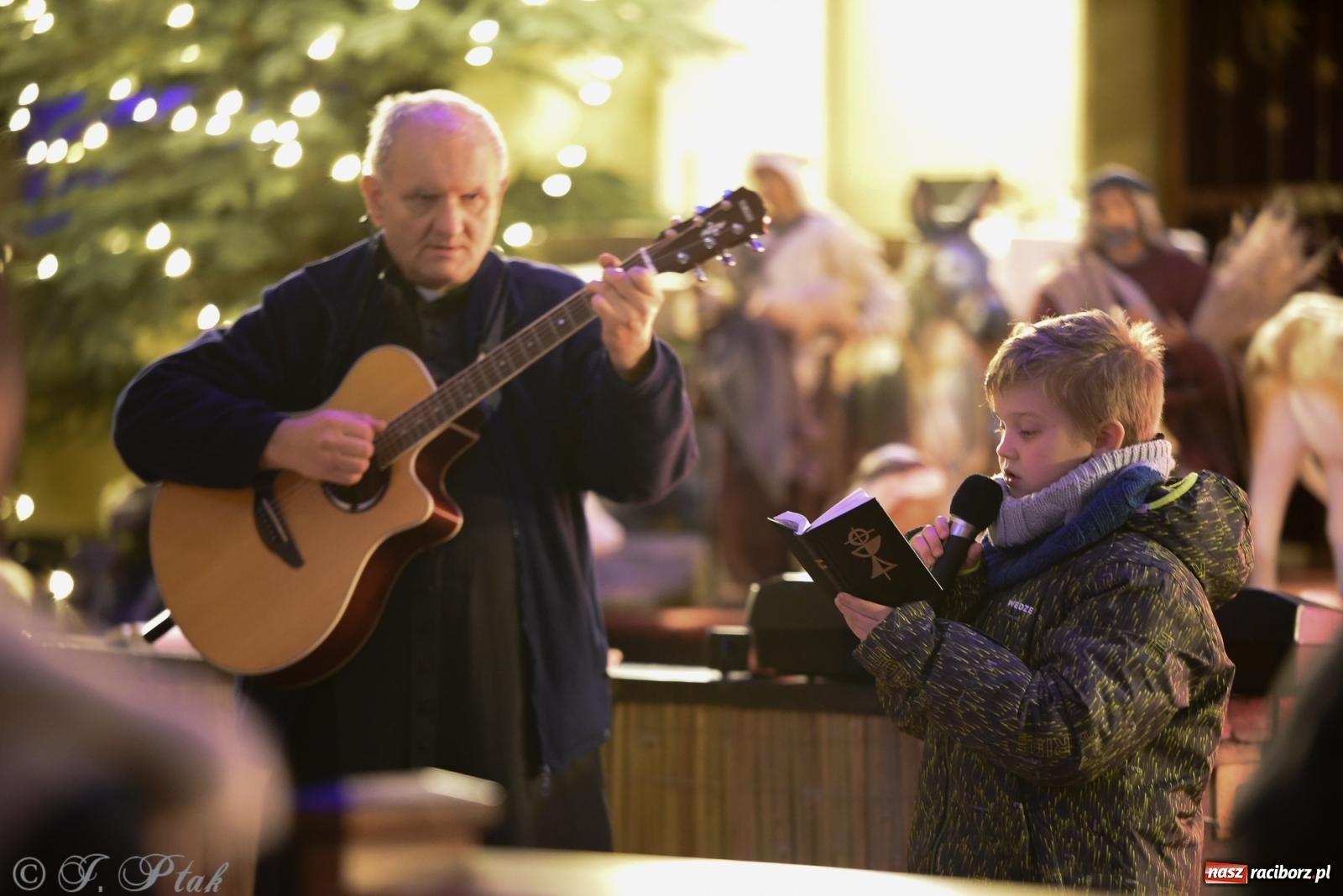 Zdjęcie w galerii na portalu naszraciborz.pl: Kolędowanie dla dzieci w kościele NSPJ wiadomości z regionu