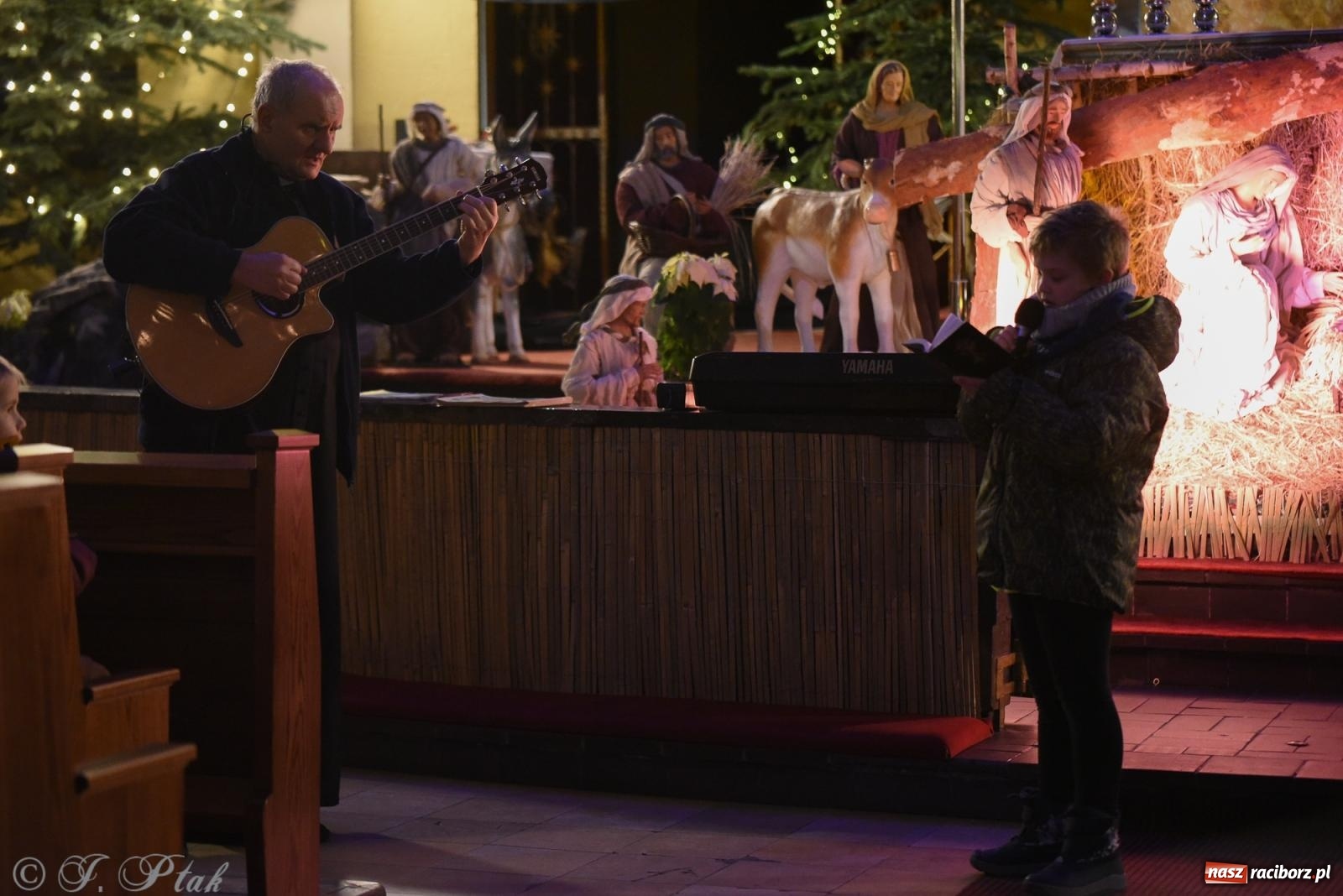 Zdjęcie w galerii na portalu naszraciborz.pl: Kolędowanie dla dzieci w kościele NSPJ wiadomości z regionu