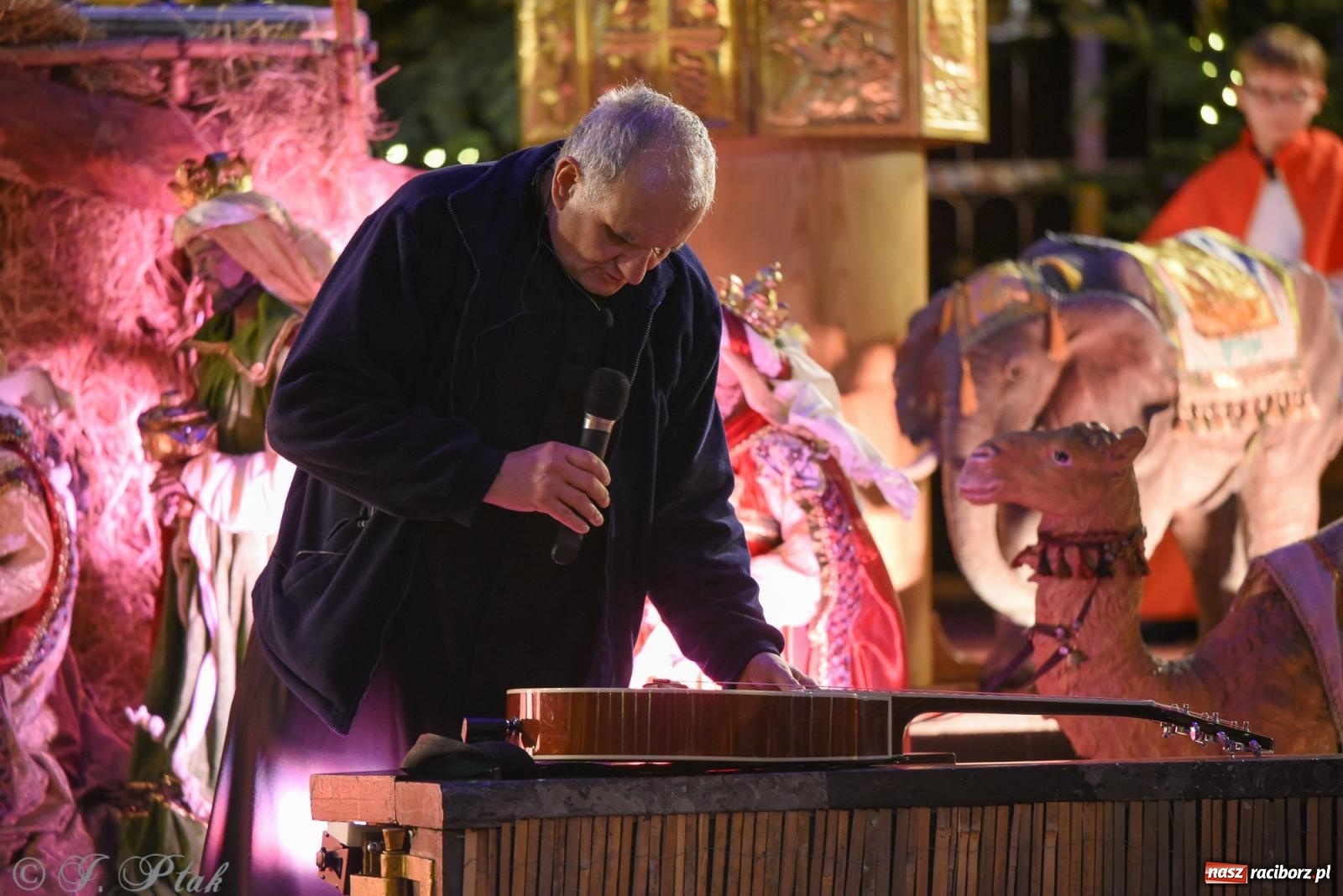 Zdjęcie w galerii na portalu naszraciborz.pl: Kolędowanie dla dzieci w kościele NSPJ wiadomości z regionu