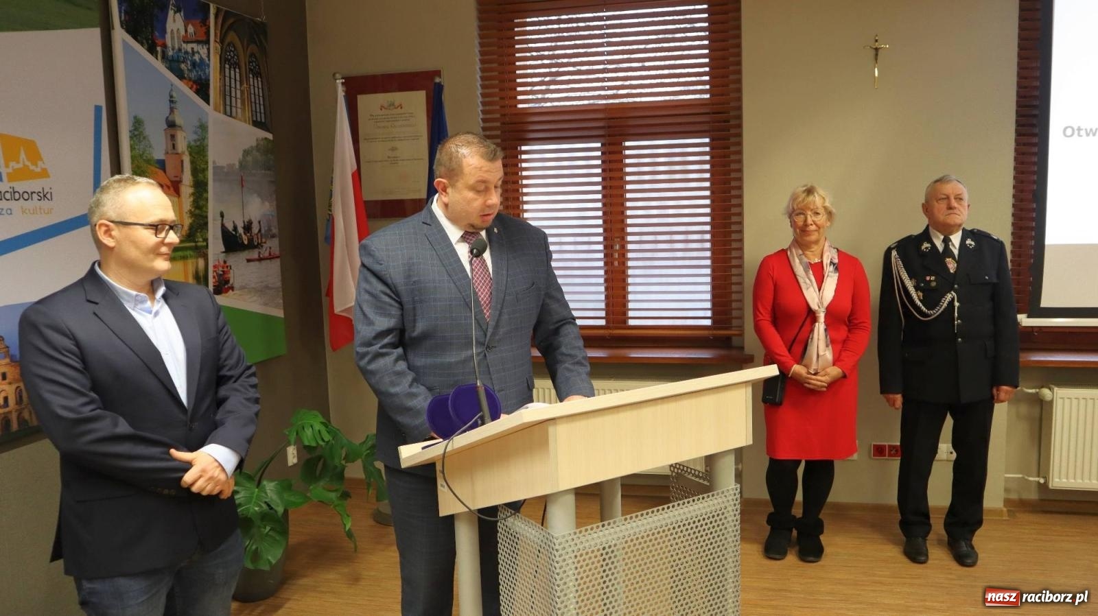 Zdjęcie w galerii na portalu naszraciborz.pl: Zasłużeni dla powiatu odebrali medale wiadomości z regionu