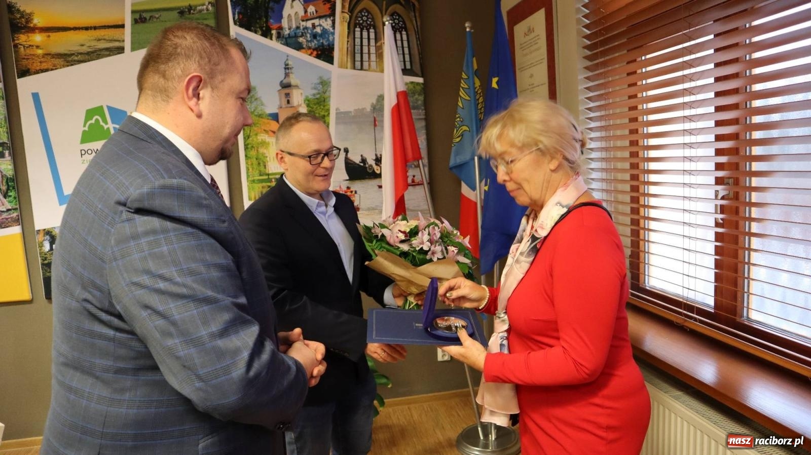 Zdjęcie w galerii na portalu naszraciborz.pl: Zasłużeni dla powiatu odebrali medale wiadomości z regionu