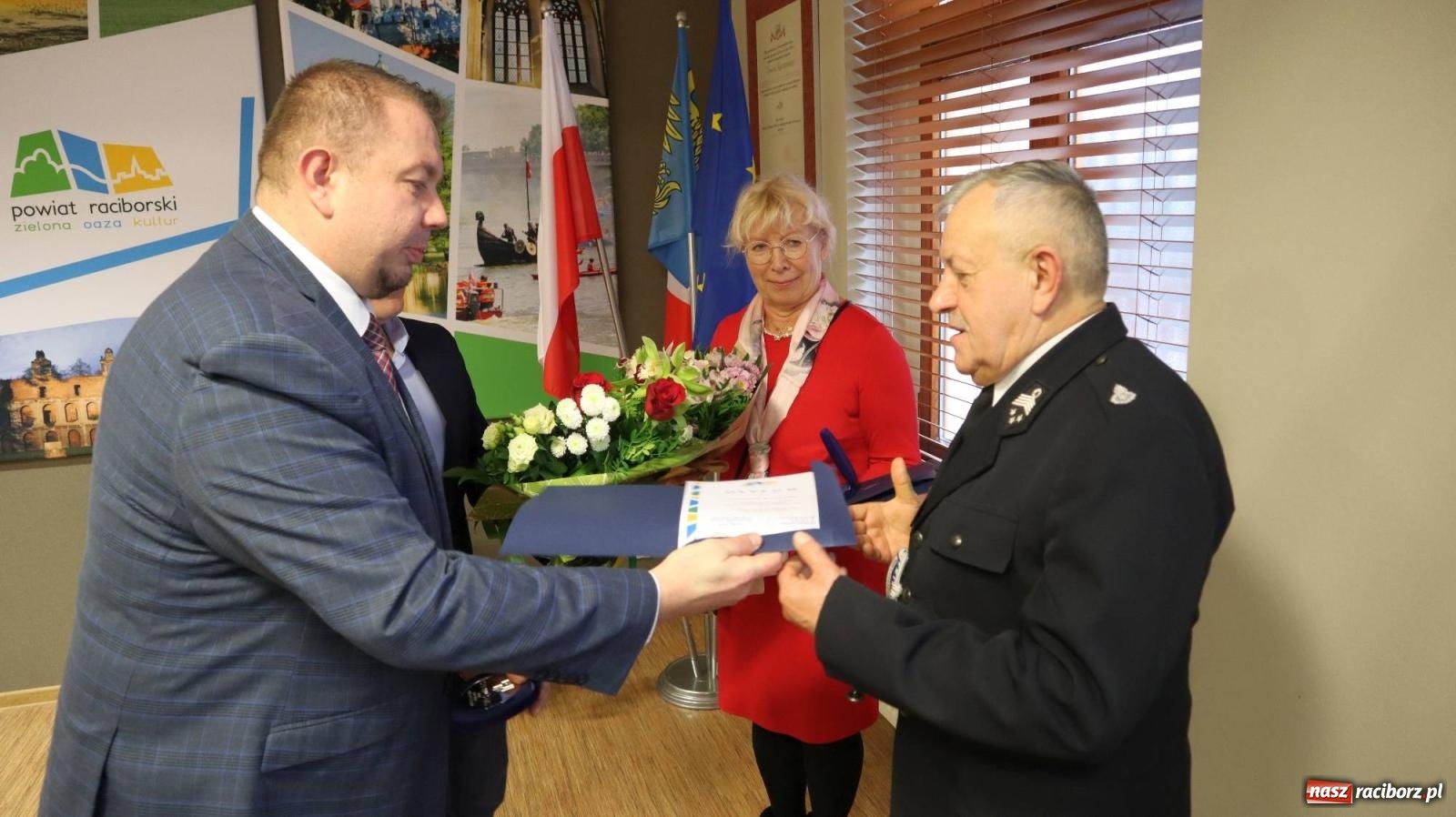 Zdjęcie w galerii na portalu naszraciborz.pl: Zasłużeni dla powiatu odebrali medale wiadomości z regionu