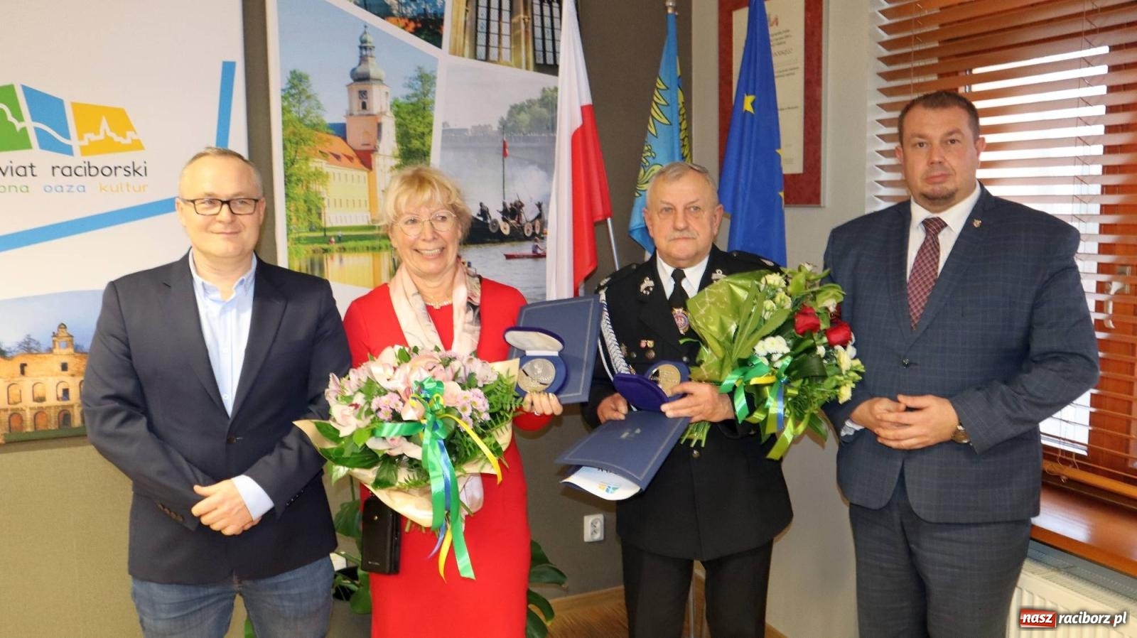 Zdjęcie w galerii na portalu naszraciborz.pl: Zasłużeni dla powiatu odebrali medale wiadomości z regionu