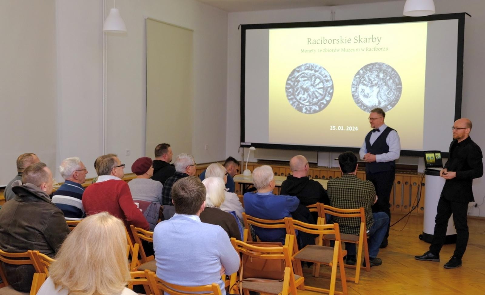 Zdjęcie w galerii na portalu naszraciborz.pl: Muzeum pochwaliło się swoimi numizmatami wiadomości z regionu