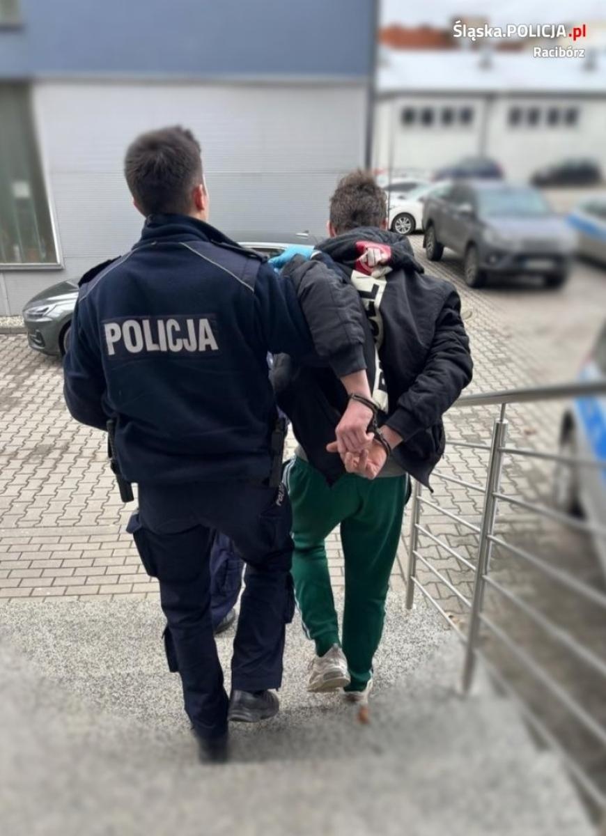 Zdjęcie w galerii na portalu naszraciborz.pl: Ofiara przyszła na komendę w skarpetkach. Sprawcy rozboju w areszcie wiadomości z regionu