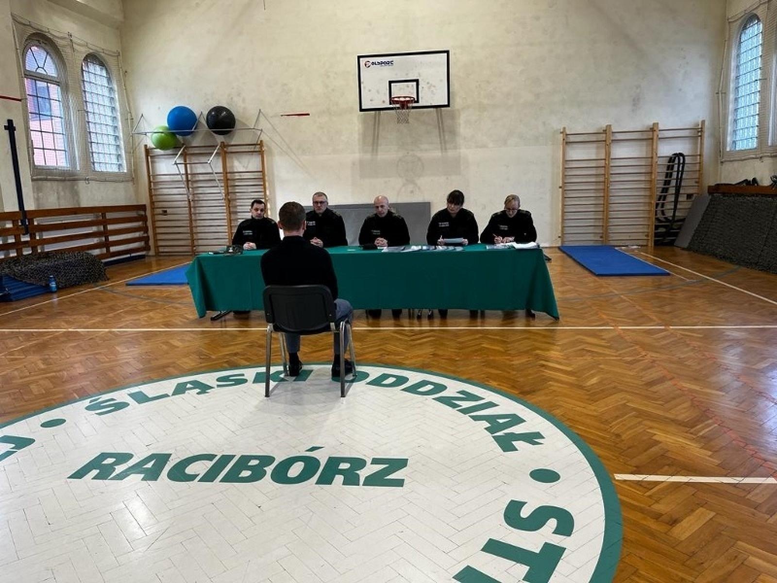 Zdjęcie w galerii na portalu naszraciborz.pl: Chętnych do służby nie brakuje. SG testuje przyszłych mundurowych wiadomości z regionu