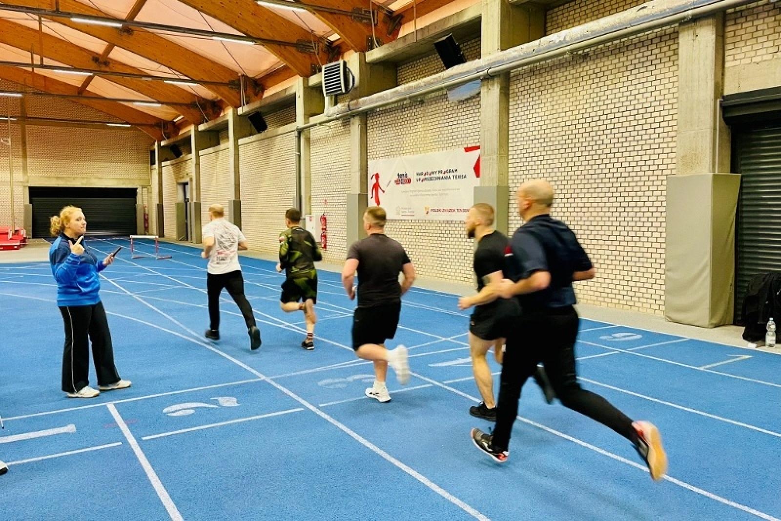 Zdjęcie w galerii na portalu naszraciborz.pl: Chętnych do służby nie brakuje. SG testuje przyszłych mundurowych wiadomości z regionu