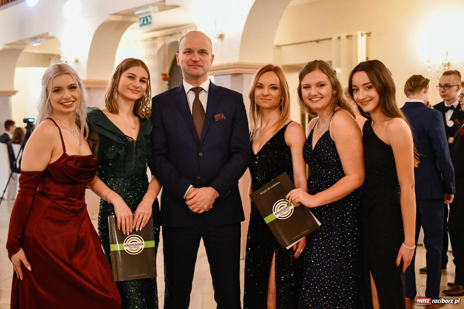 Zdjęcie w galerii na portalu naszraciborz.pl: Szalona studniówka raciborskiego Ekonomika [FOTO i WIDEO] wiadomości z regionu