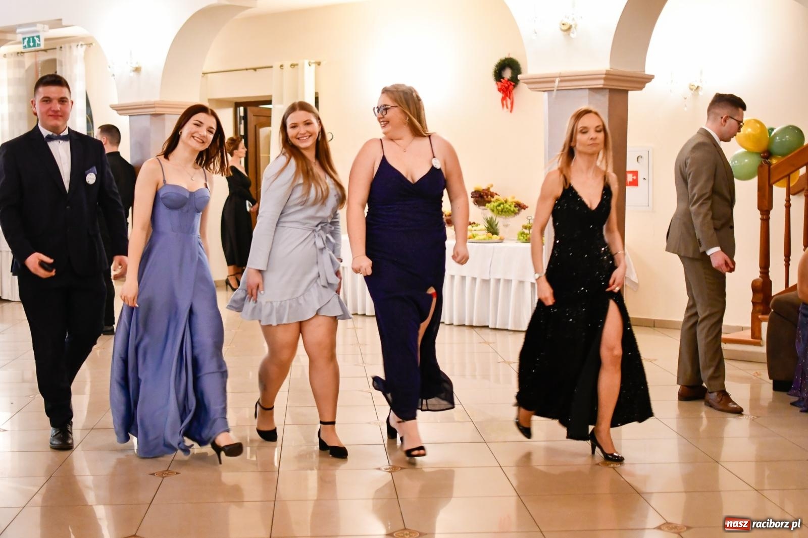 Zdjęcie w galerii na portalu naszraciborz.pl: Szalona studniówka raciborskiego Ekonomika [FOTO i WIDEO] wiadomości z regionu