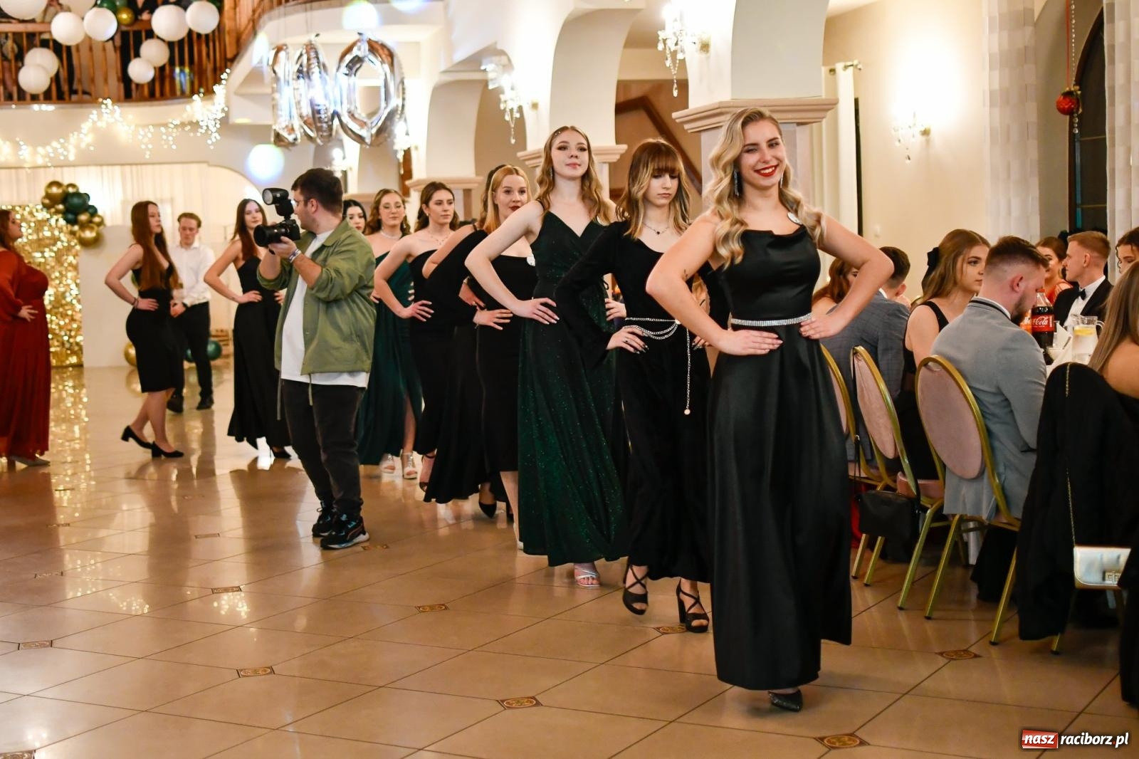 Zdjęcie w galerii na portalu naszraciborz.pl: Szalona studniówka raciborskiego Ekonomika [FOTO i WIDEO] wiadomości z regionu