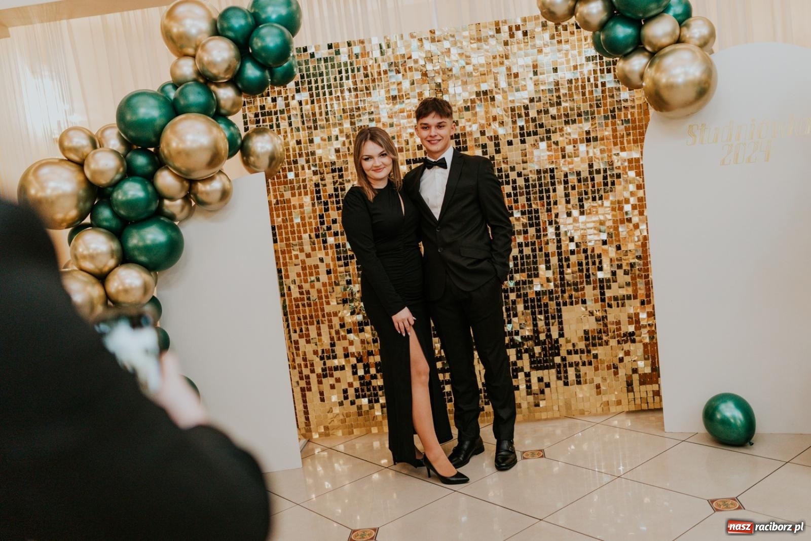 Zdjęcie w galerii na portalu naszraciborz.pl: Piękni i młodzi. Bal studniówkowy Ekonomika na bis! [FOTO] wiadomości z regionu