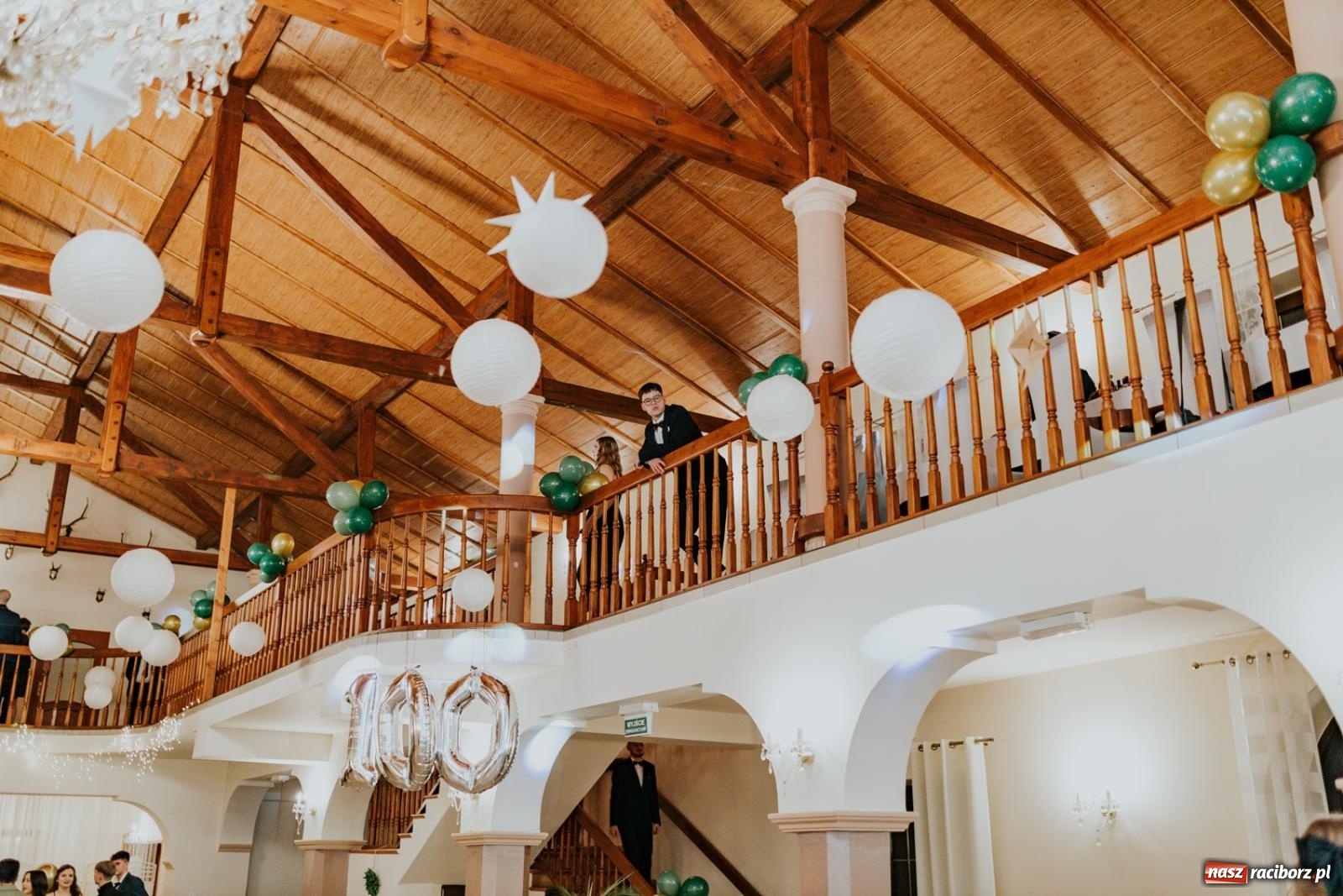 Zdjęcie w galerii na portalu naszraciborz.pl: Piękni i młodzi. Bal studniówkowy Ekonomika na bis! [FOTO] wiadomości z regionu