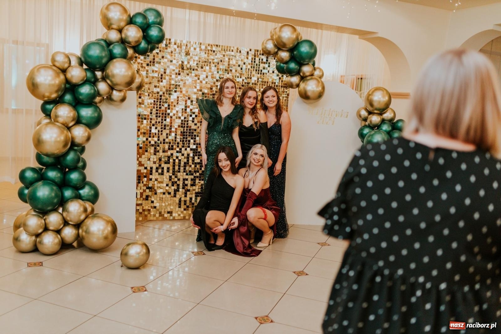 Zdjęcie w galerii na portalu naszraciborz.pl: Piękni i młodzi. Bal studniówkowy Ekonomika na bis! [FOTO] wiadomości z regionu