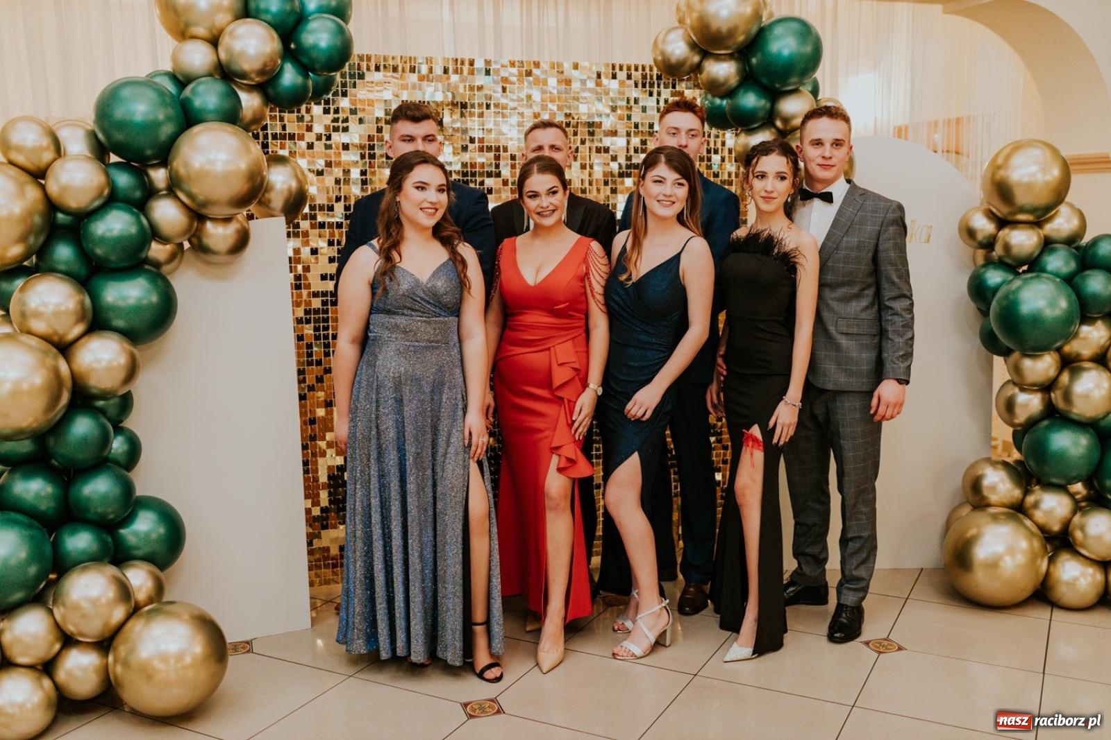 Zdjęcie w galerii na portalu naszraciborz.pl: Piękni i młodzi. Bal studniówkowy Ekonomika na bis! [FOTO] wiadomości z regionu