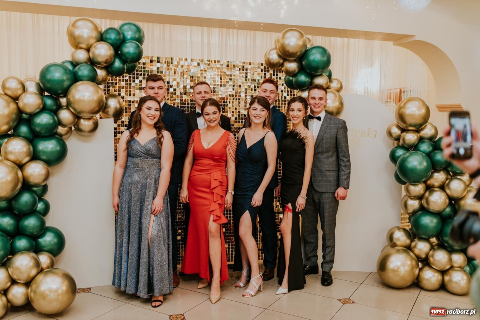 Zdjęcie w galerii na portalu naszraciborz.pl: Piękni i młodzi. Bal studniówkowy Ekonomika na bis! [FOTO] wiadomości z regionu