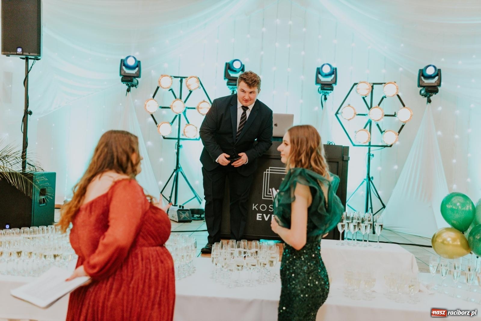 Zdjęcie w galerii na portalu naszraciborz.pl: Piękni i młodzi. Bal studniówkowy Ekonomika na bis! [FOTO] wiadomości z regionu