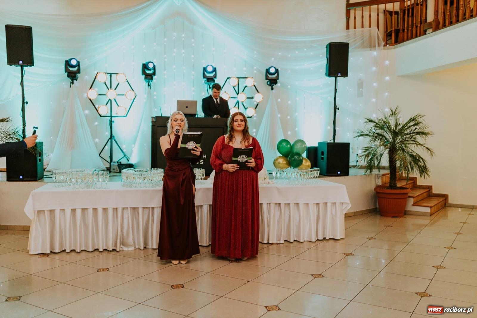 Zdjęcie w galerii na portalu naszraciborz.pl: Piękni i młodzi. Bal studniówkowy Ekonomika na bis! [FOTO] wiadomości z regionu