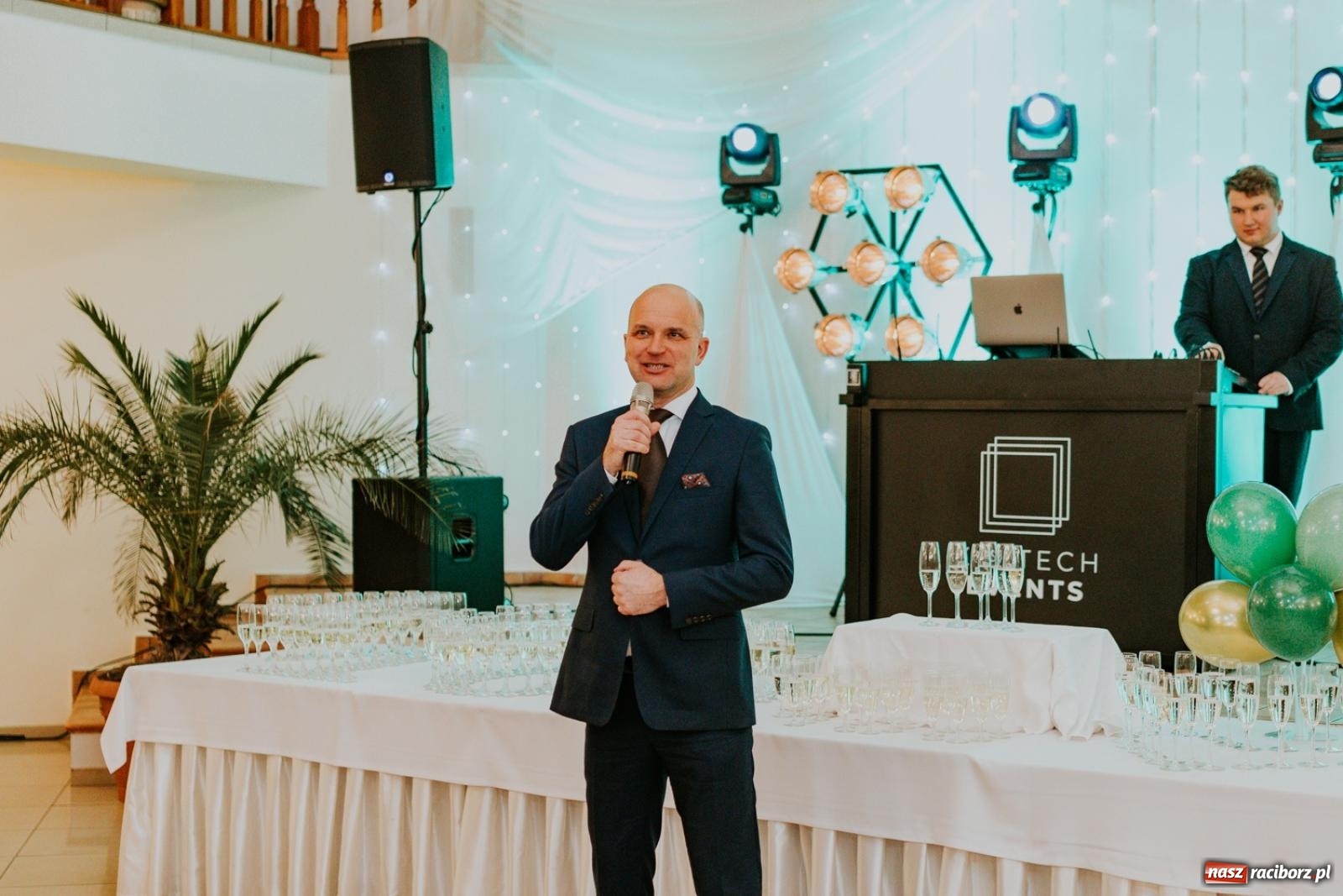 Zdjęcie w galerii na portalu naszraciborz.pl: Piękni i młodzi. Bal studniówkowy Ekonomika na bis! [FOTO] wiadomości z regionu