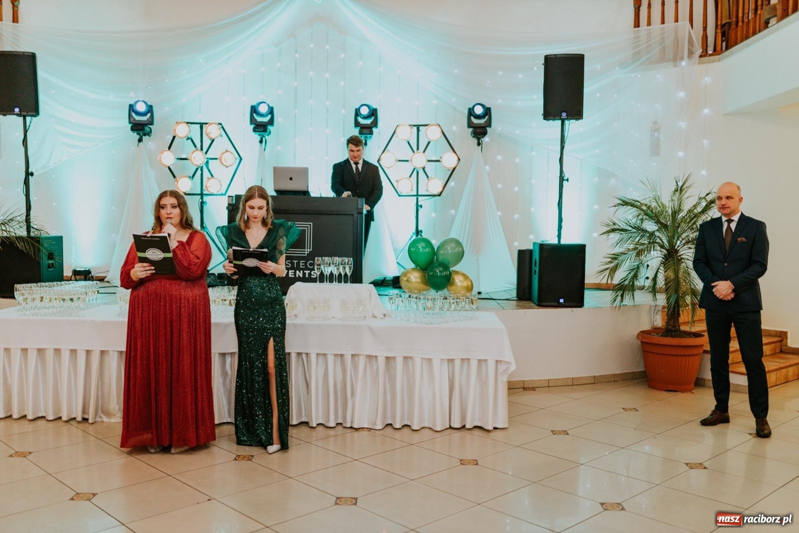 Zdjęcie w galerii na portalu naszraciborz.pl: Piękni i młodzi. Bal studniówkowy Ekonomika na bis! [FOTO] wiadomości z regionu