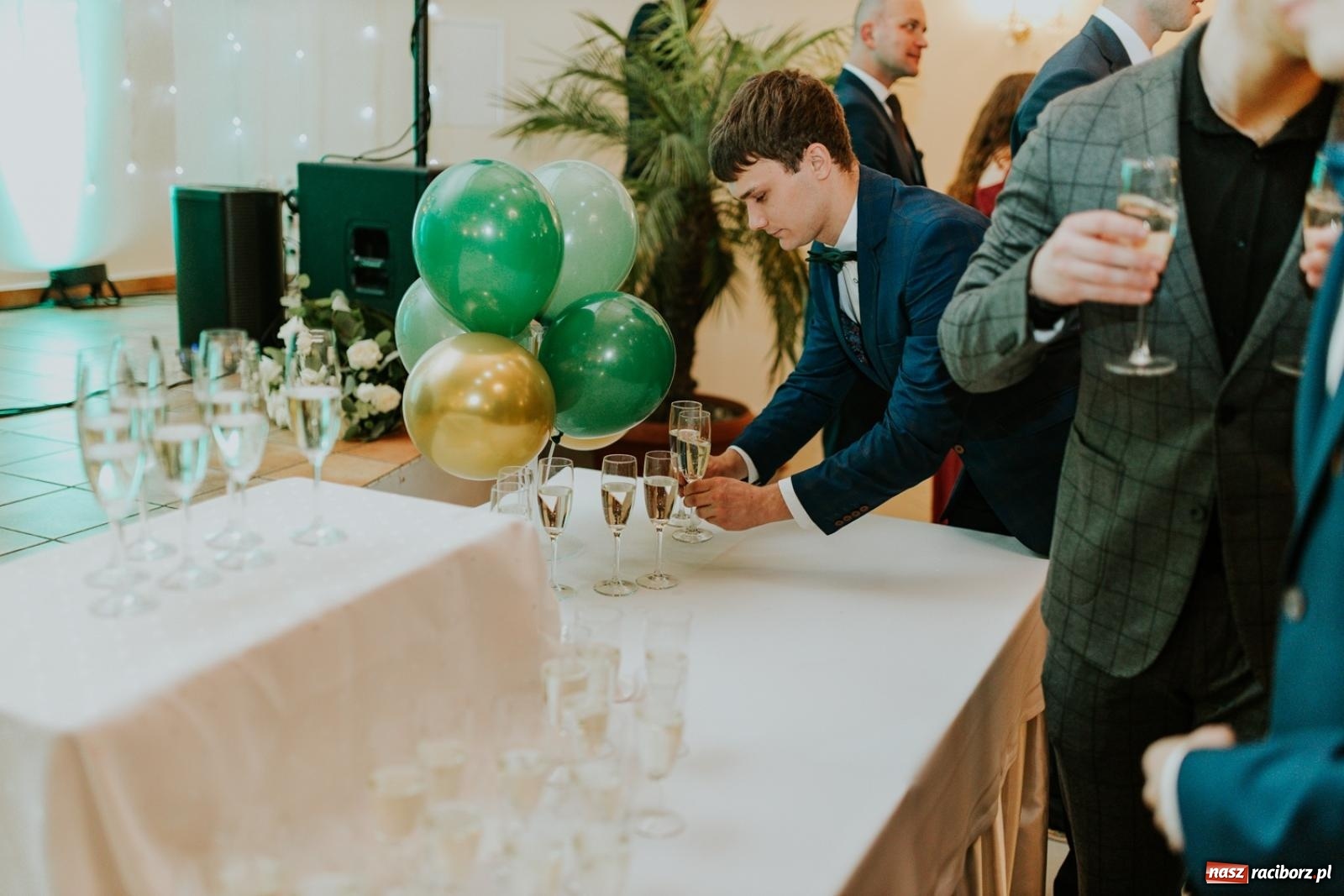 Zdjęcie w galerii na portalu naszraciborz.pl: Piękni i młodzi. Bal studniówkowy Ekonomika na bis! [FOTO] wiadomości z regionu