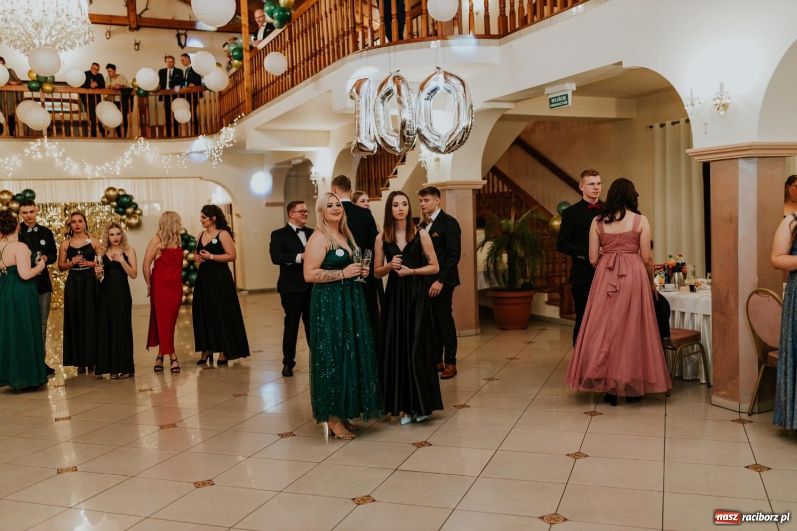 Zdjęcie w galerii na portalu naszraciborz.pl: Piękni i młodzi. Bal studniówkowy Ekonomika na bis! [FOTO] wiadomości z regionu