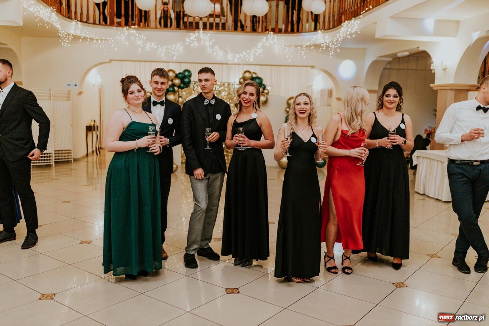 Zdjęcie w galerii na portalu naszraciborz.pl: Piękni i młodzi. Bal studniówkowy Ekonomika na bis! [FOTO] wiadomości z regionu