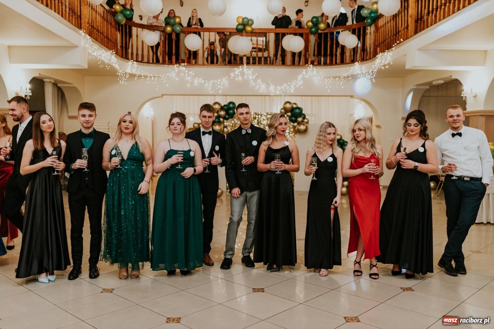 Zdjęcie w galerii na portalu naszraciborz.pl: Piękni i młodzi. Bal studniówkowy Ekonomika na bis! [FOTO] wiadomości z regionu