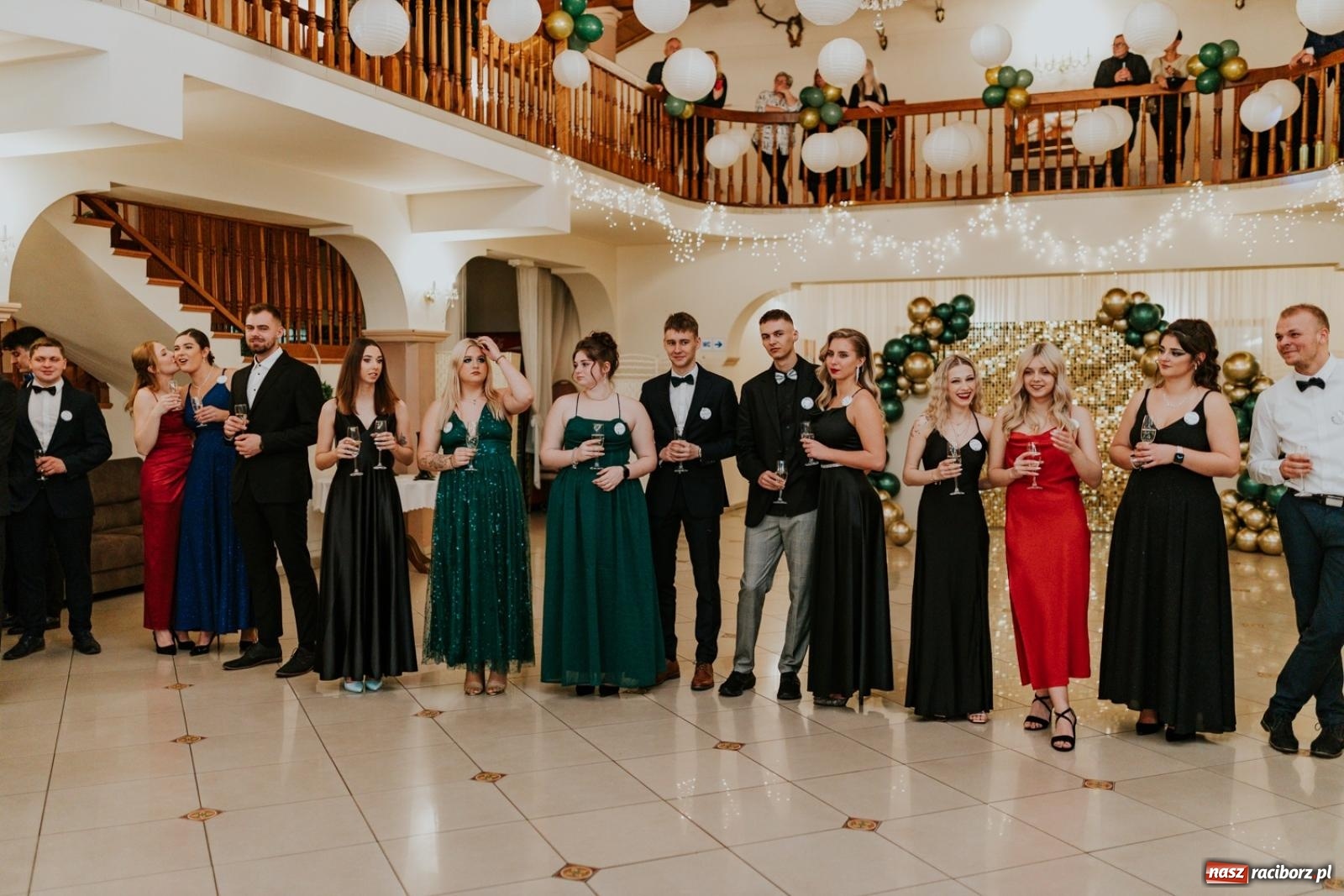 Zdjęcie w galerii na portalu naszraciborz.pl: Piękni i młodzi. Bal studniówkowy Ekonomika na bis! [FOTO] wiadomości z regionu