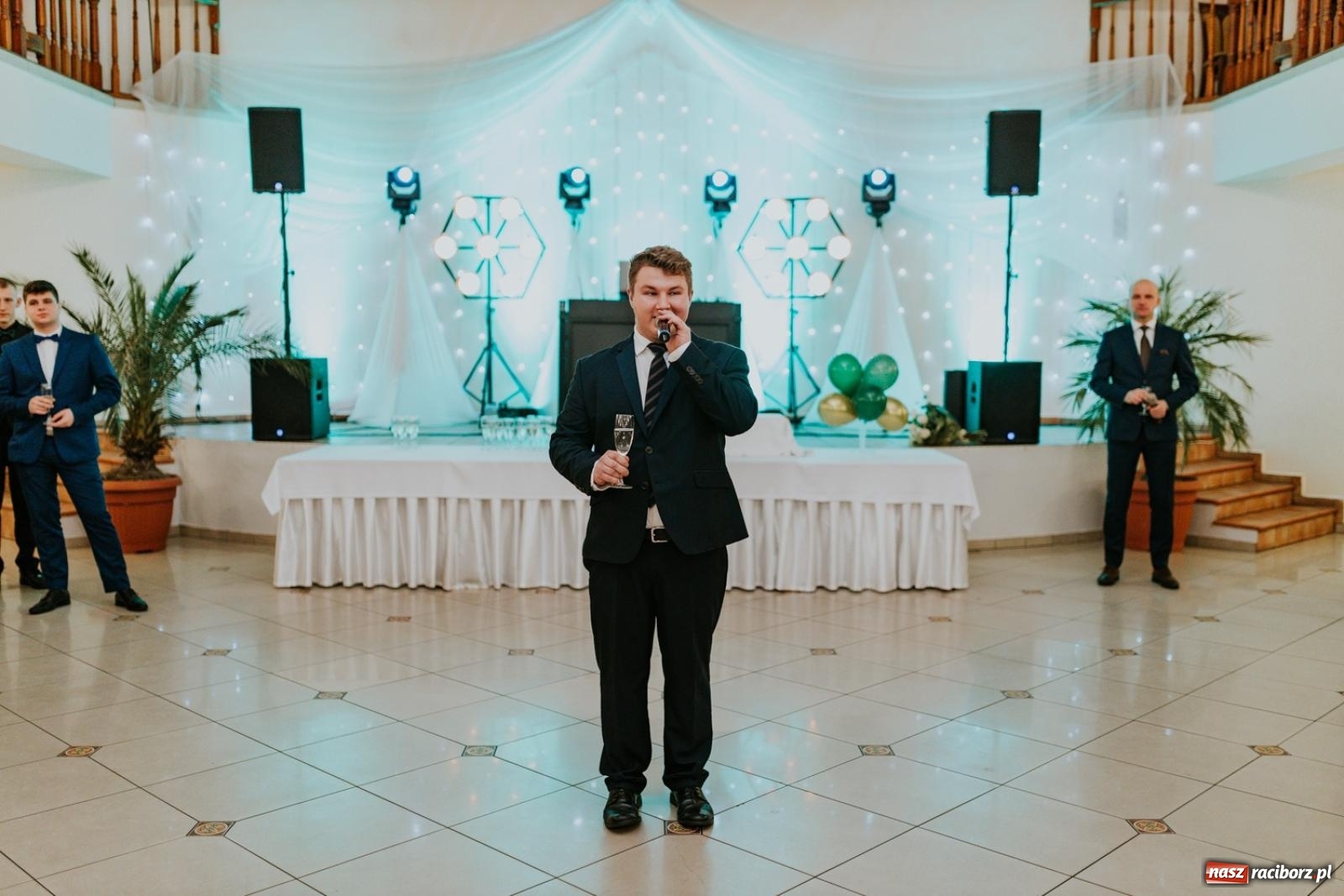 Zdjęcie w galerii na portalu naszraciborz.pl: Piękni i młodzi. Bal studniówkowy Ekonomika na bis! [FOTO] wiadomości z regionu