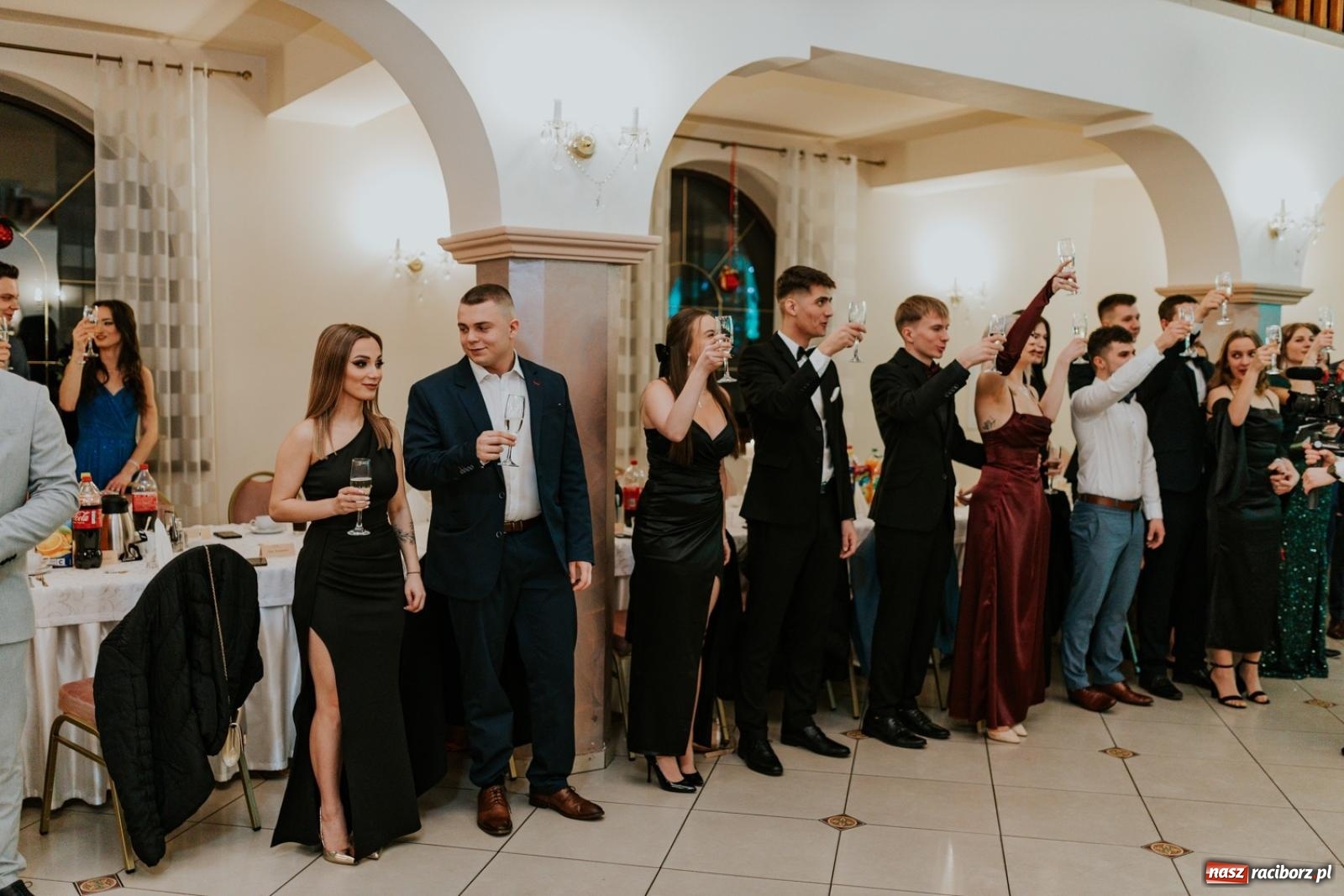 Zdjęcie w galerii na portalu naszraciborz.pl: Piękni i młodzi. Bal studniówkowy Ekonomika na bis! [FOTO] wiadomości z regionu