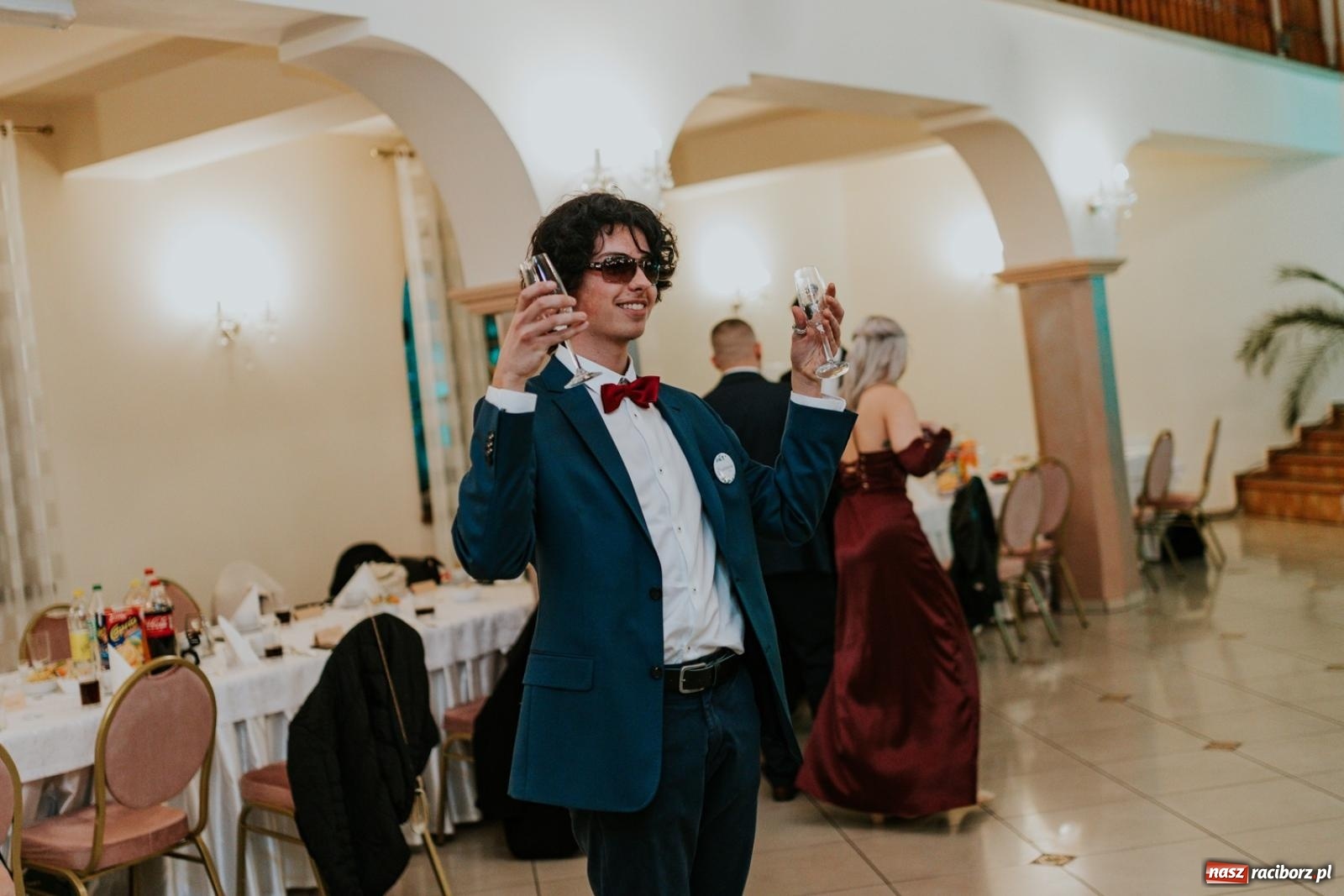 Zdjęcie w galerii na portalu naszraciborz.pl: Piękni i młodzi. Bal studniówkowy Ekonomika na bis! [FOTO] wiadomości z regionu