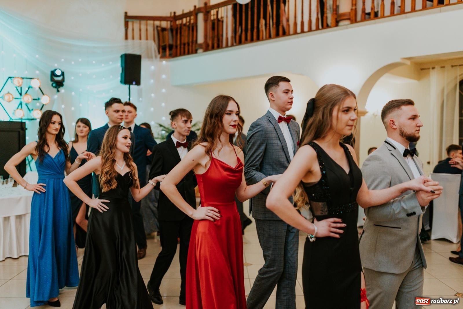 Zdjęcie w galerii na portalu naszraciborz.pl: Piękni i młodzi. Bal studniówkowy Ekonomika na bis! [FOTO] wiadomości z regionu