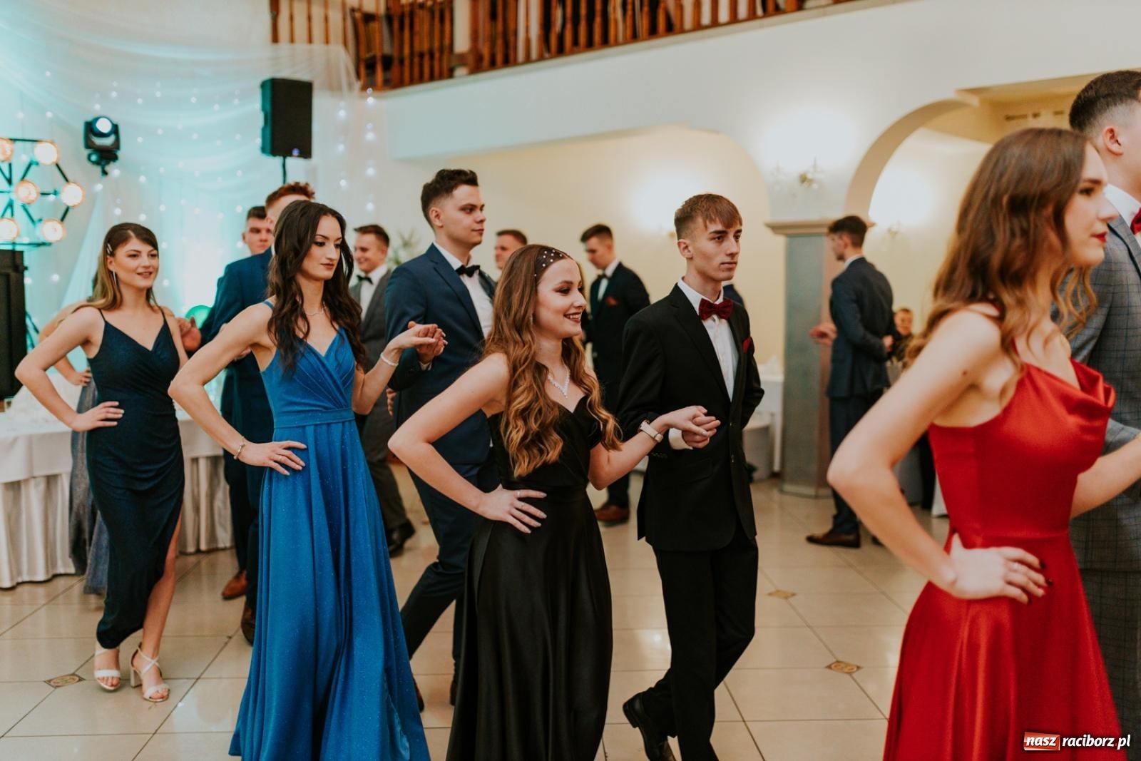 Zdjęcie w galerii na portalu naszraciborz.pl: Piękni i młodzi. Bal studniówkowy Ekonomika na bis! [FOTO] wiadomości z regionu