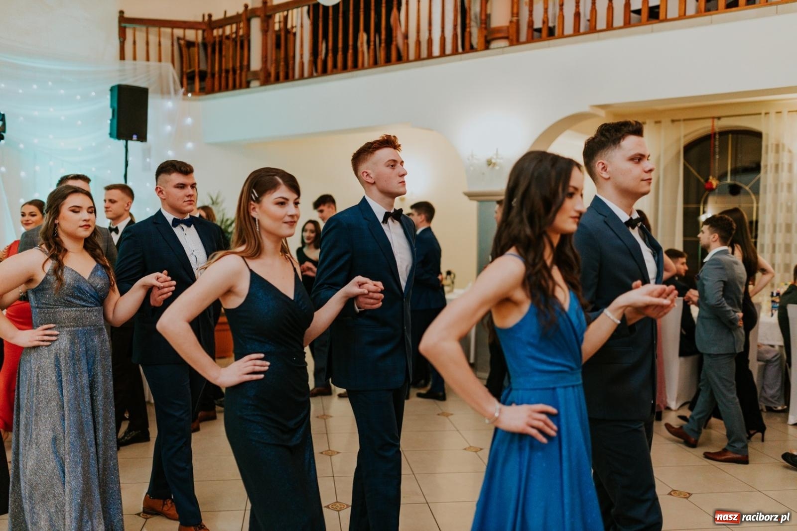 Zdjęcie w galerii na portalu naszraciborz.pl: Piękni i młodzi. Bal studniówkowy Ekonomika na bis! [FOTO] wiadomości z regionu