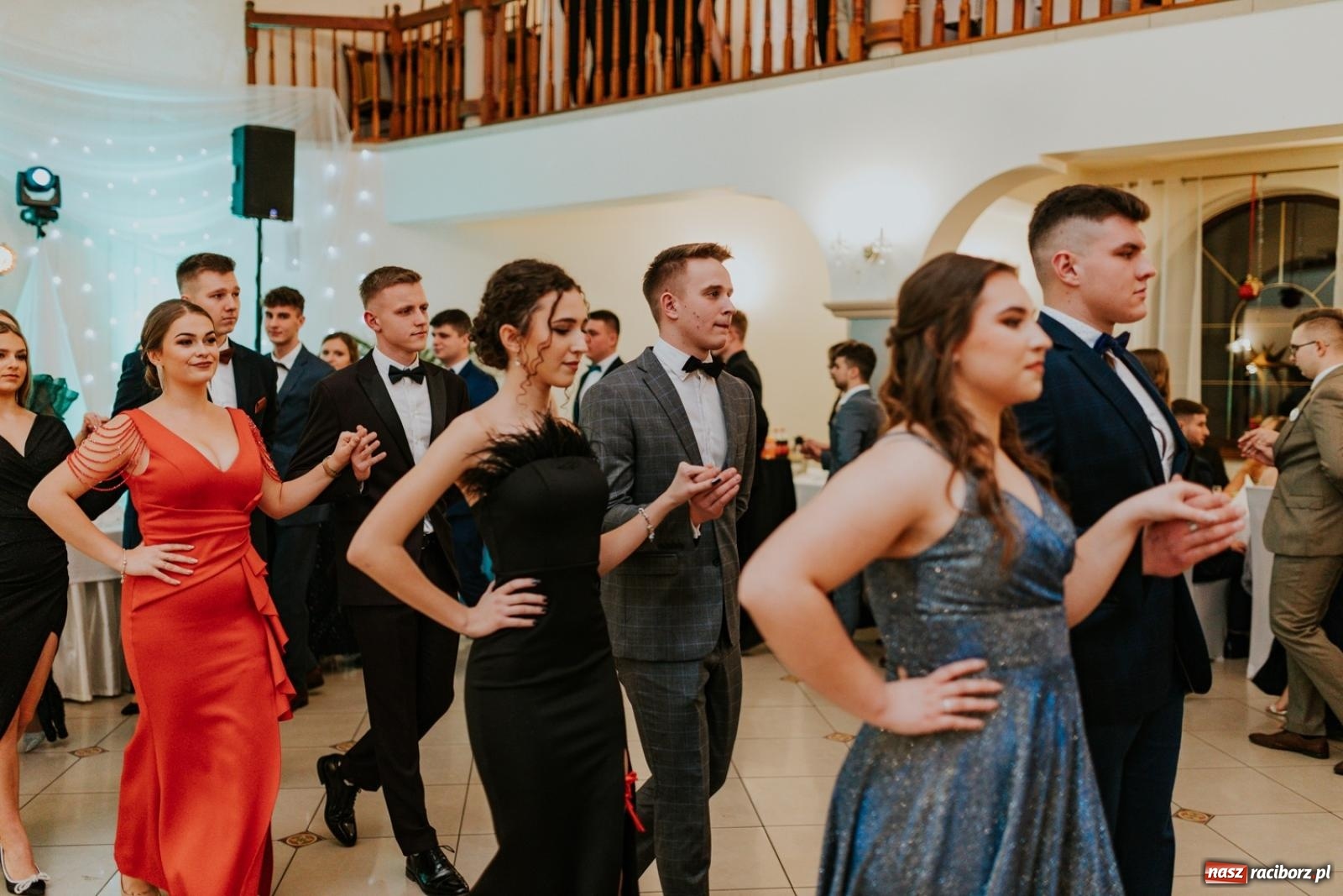 Zdjęcie w galerii na portalu naszraciborz.pl: Piękni i młodzi. Bal studniówkowy Ekonomika na bis! [FOTO] wiadomości z regionu