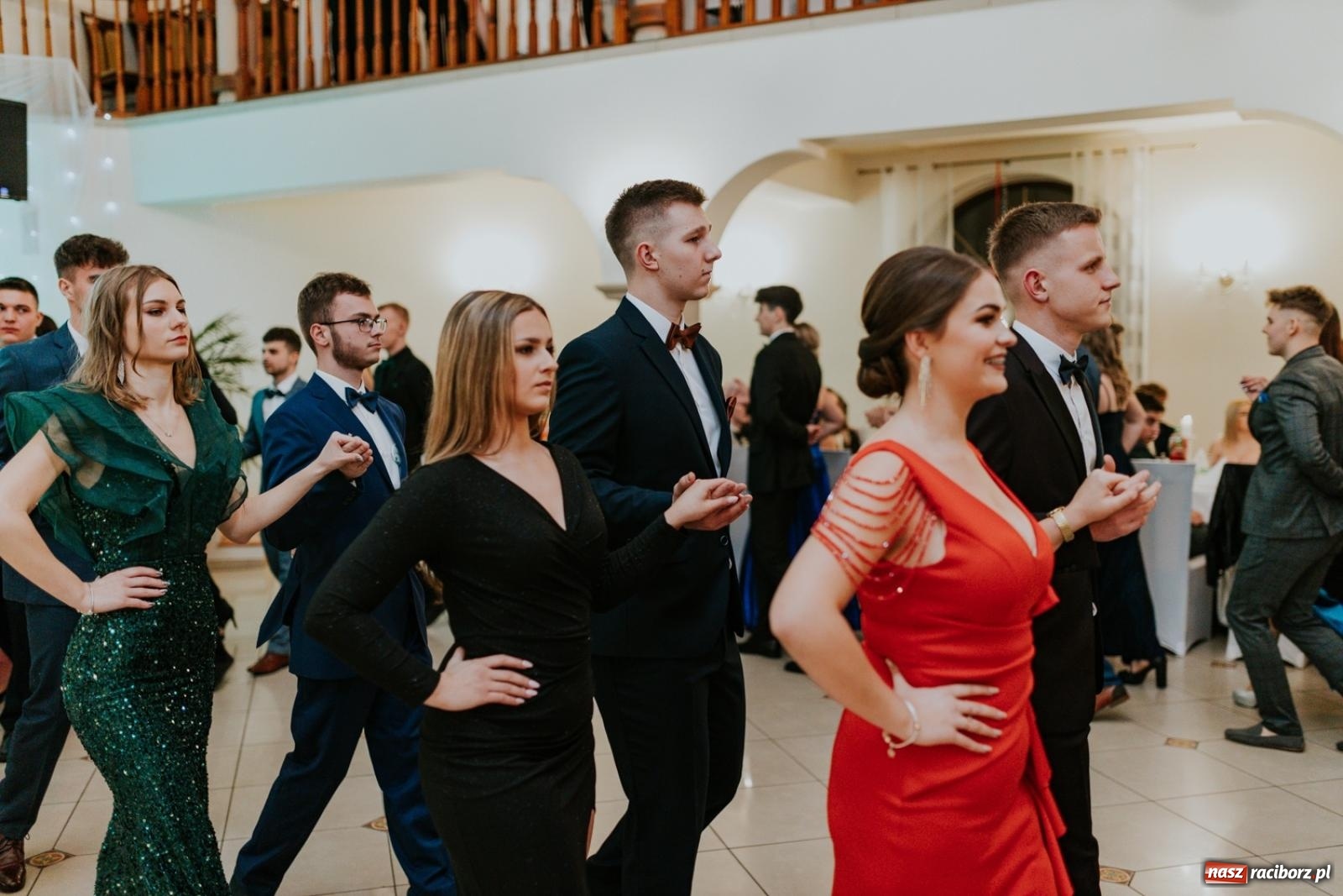 Zdjęcie w galerii na portalu naszraciborz.pl: Piękni i młodzi. Bal studniówkowy Ekonomika na bis! [FOTO] wiadomości z regionu