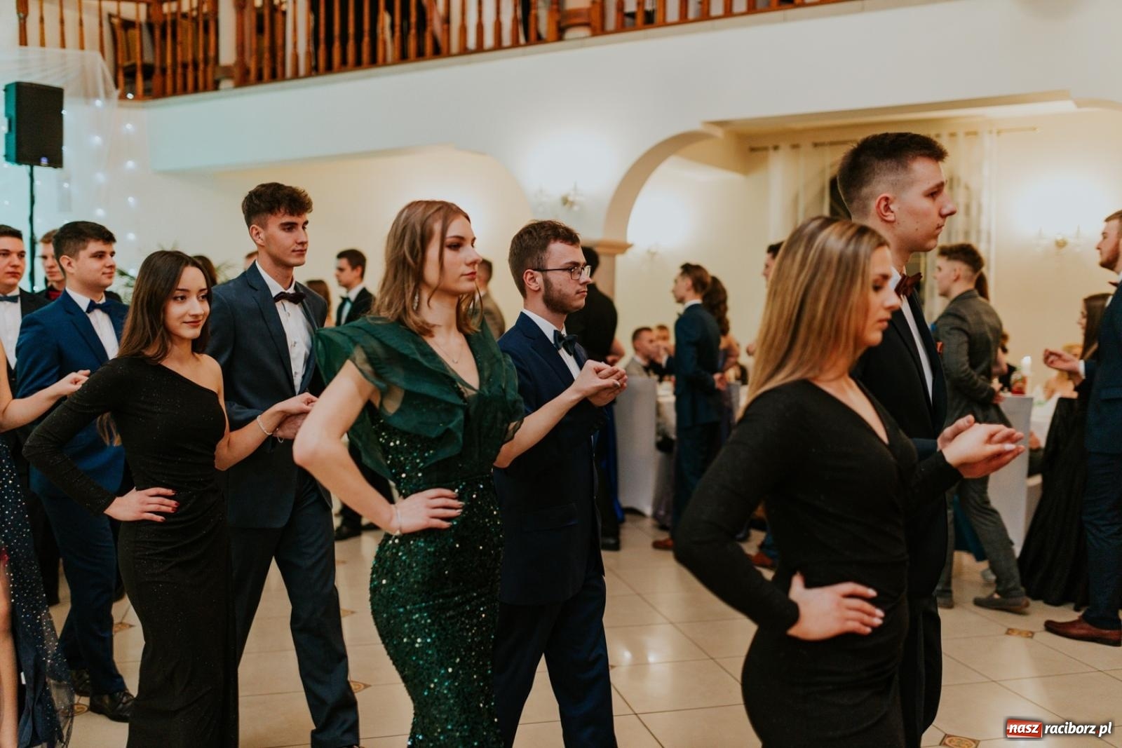 Zdjęcie w galerii na portalu naszraciborz.pl: Piękni i młodzi. Bal studniówkowy Ekonomika na bis! [FOTO] wiadomości z regionu