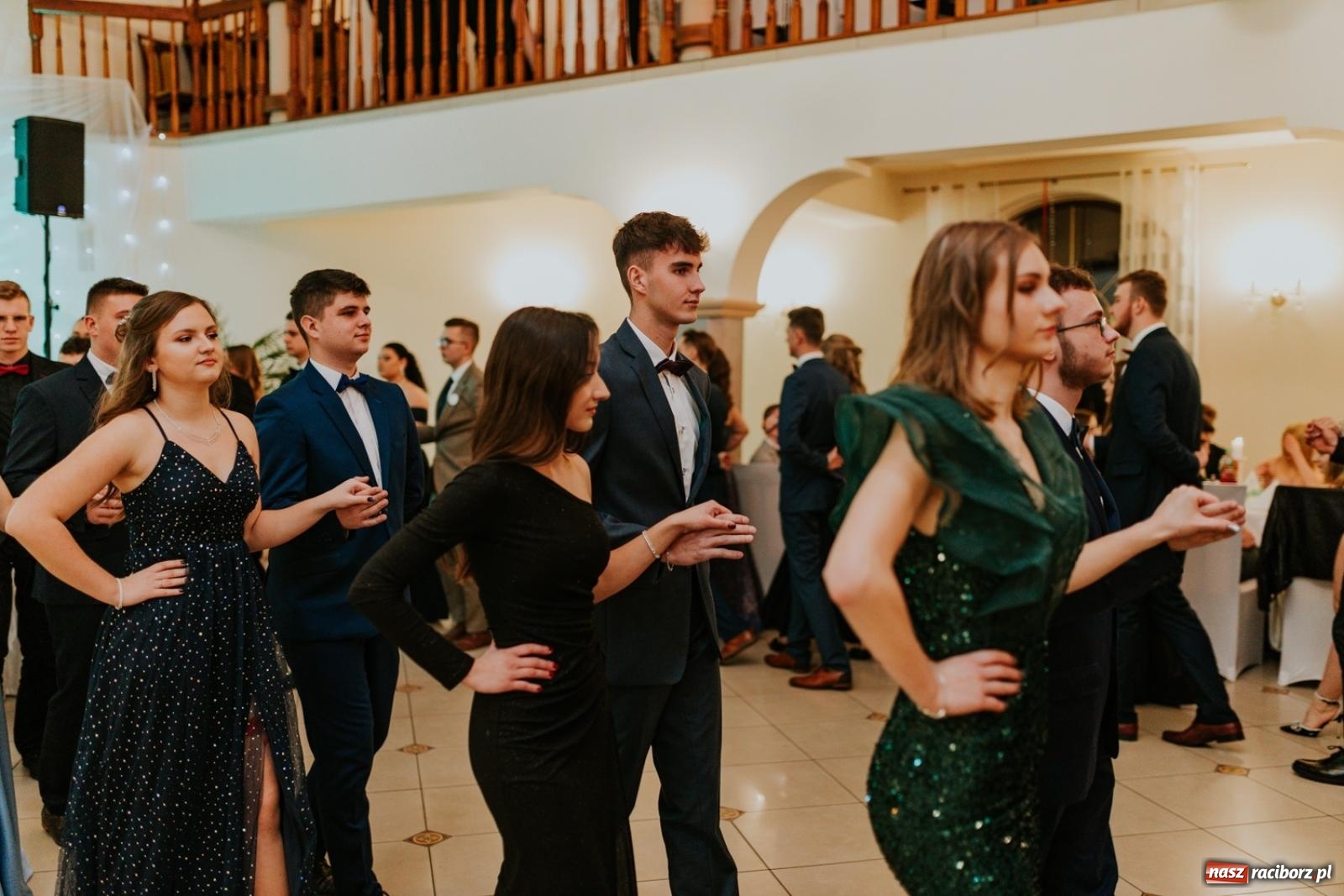 Zdjęcie w galerii na portalu naszraciborz.pl: Piękni i młodzi. Bal studniówkowy Ekonomika na bis! [FOTO] wiadomości z regionu