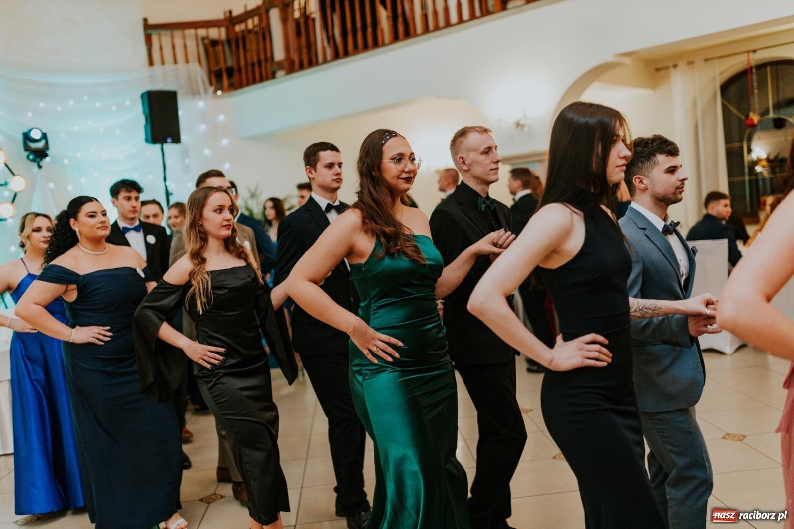 Zdjęcie w galerii na portalu naszraciborz.pl: Piękni i młodzi. Bal studniówkowy Ekonomika na bis! [FOTO] wiadomości z regionu