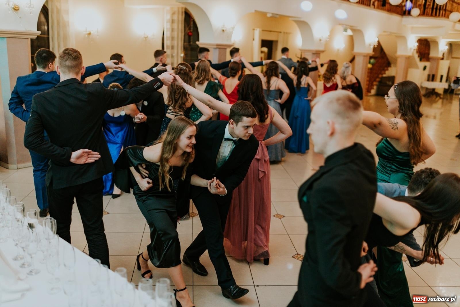 Zdjęcie w galerii na portalu naszraciborz.pl: Piękni i młodzi. Bal studniówkowy Ekonomika na bis! [FOTO] wiadomości z regionu