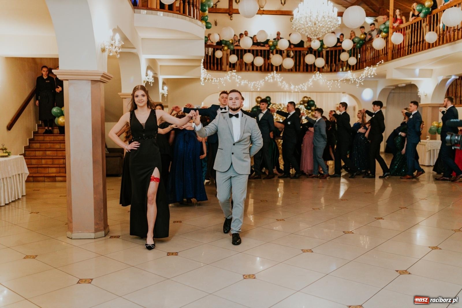 Zdjęcie w galerii na portalu naszraciborz.pl: Piękni i młodzi. Bal studniówkowy Ekonomika na bis! [FOTO] wiadomości z regionu