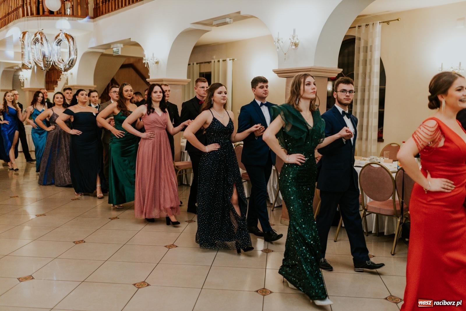 Zdjęcie w galerii na portalu naszraciborz.pl: Piękni i młodzi. Bal studniówkowy Ekonomika na bis! [FOTO] wiadomości z regionu