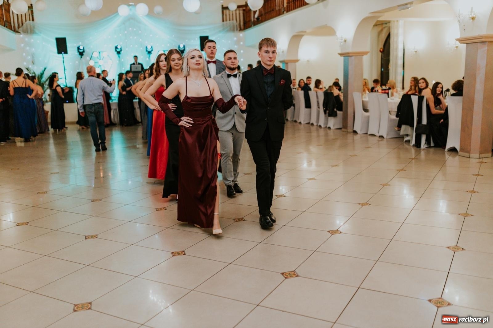 Zdjęcie w galerii na portalu naszraciborz.pl: Piękni i młodzi. Bal studniówkowy Ekonomika na bis! [FOTO] wiadomości z regionu