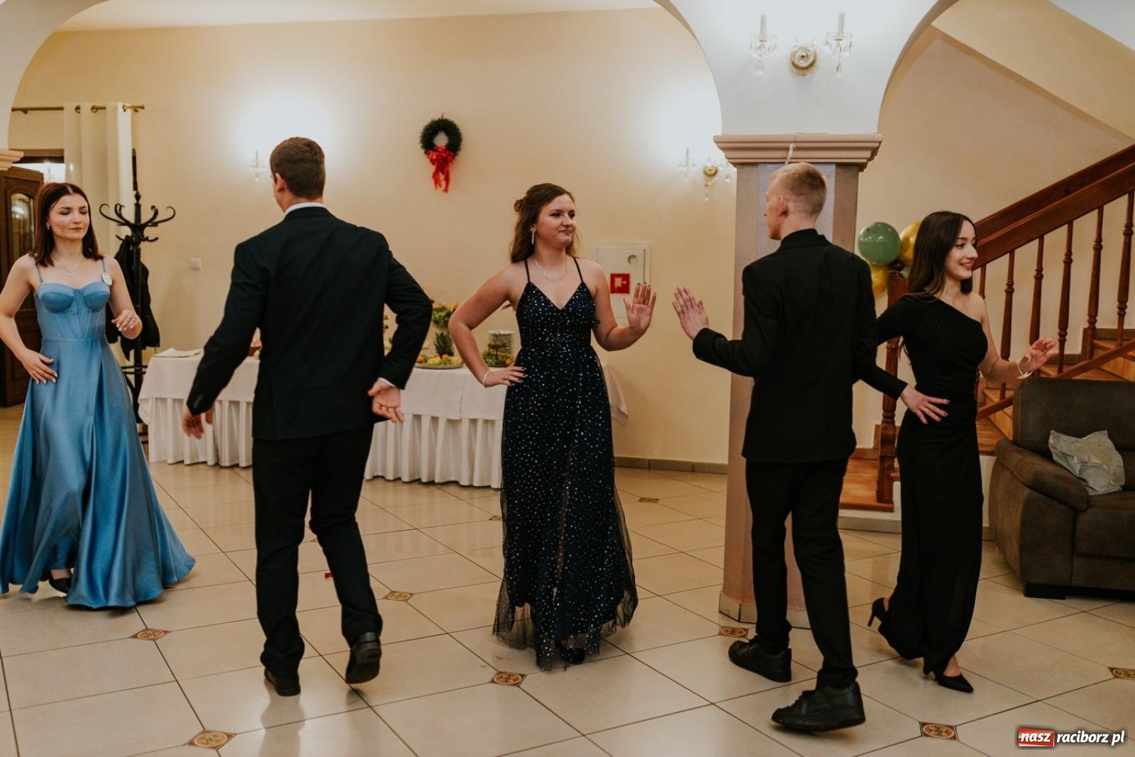 Zdjęcie w galerii na portalu naszraciborz.pl: Piękni i młodzi. Bal studniówkowy Ekonomika na bis! [FOTO] wiadomości z regionu