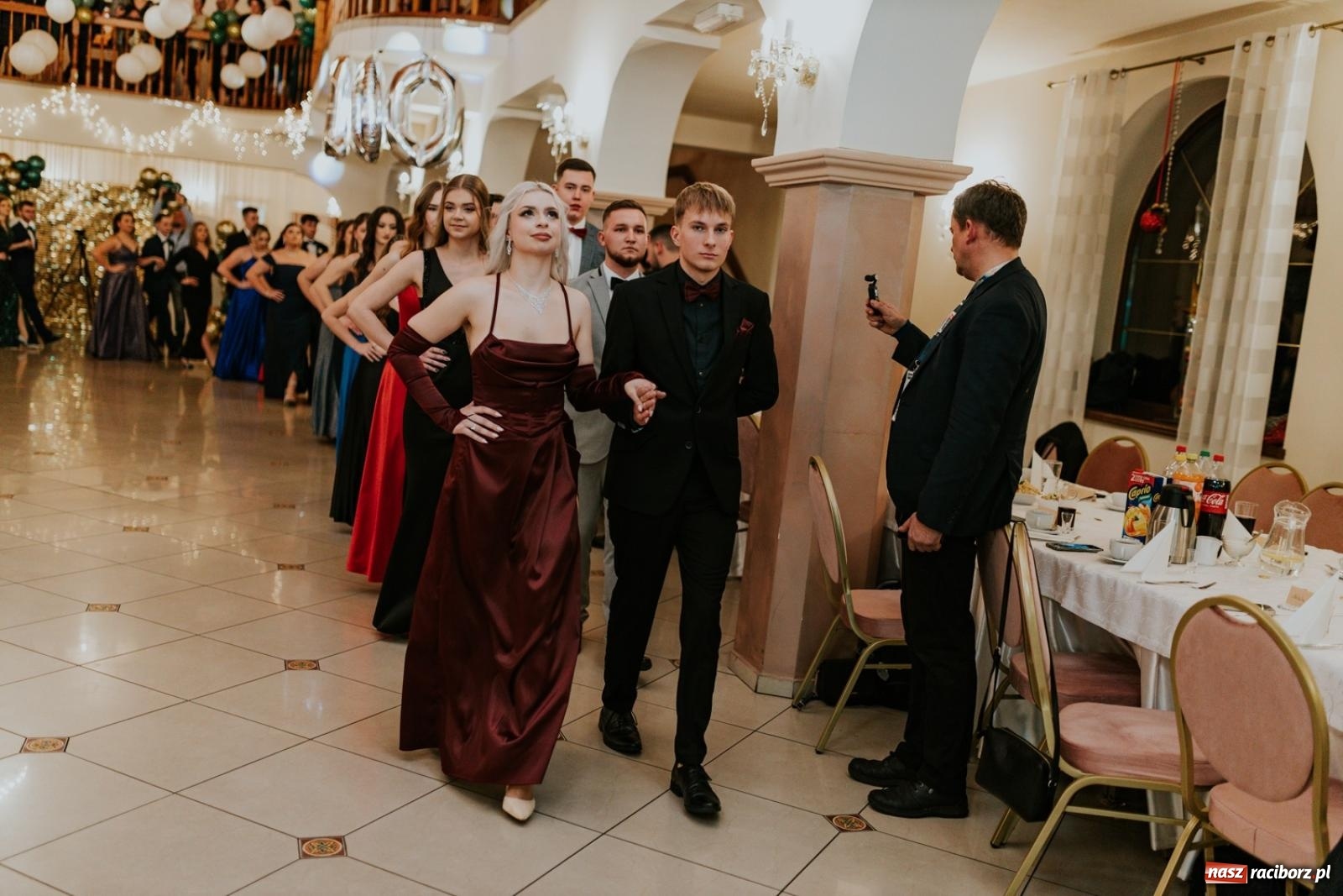 Zdjęcie w galerii na portalu naszraciborz.pl: Piękni i młodzi. Bal studniówkowy Ekonomika na bis! [FOTO] wiadomości z regionu