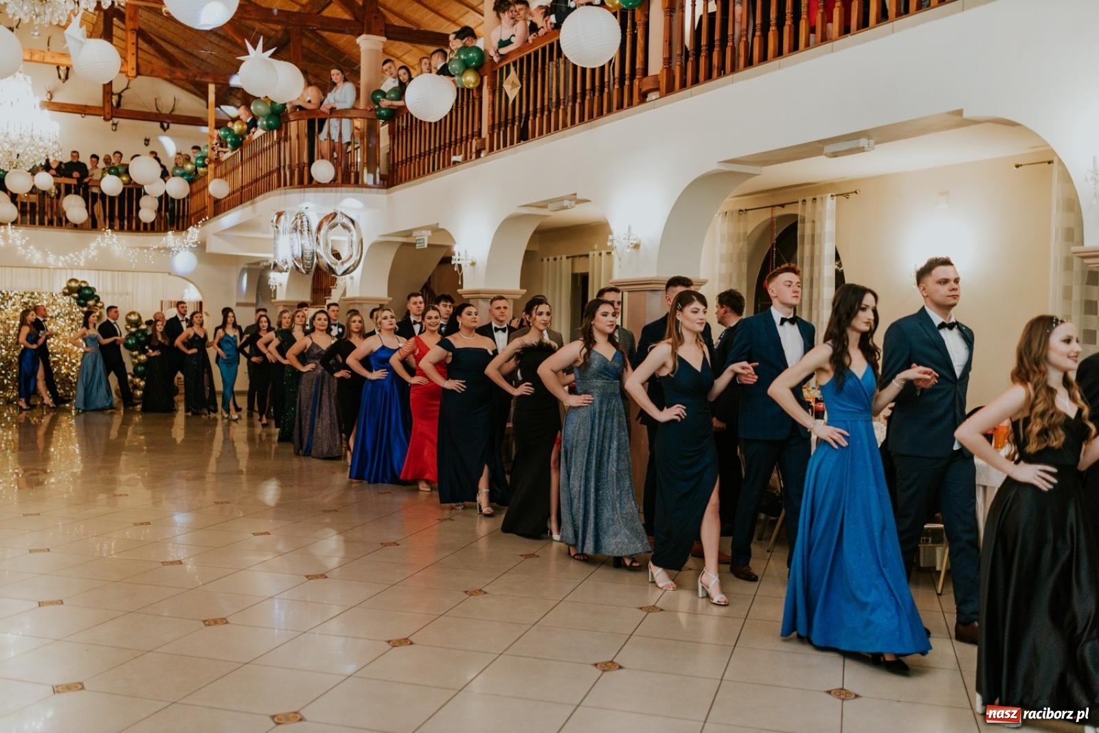 Zdjęcie w galerii na portalu naszraciborz.pl: Piękni i młodzi. Bal studniówkowy Ekonomika na bis! [FOTO] wiadomości z regionu