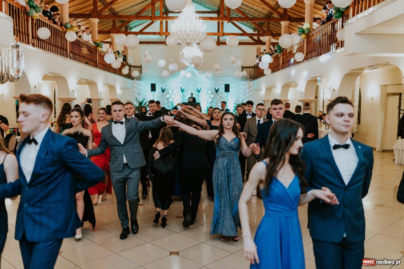 Zdjęcie w galerii na portalu naszraciborz.pl: Piękni i młodzi. Bal studniówkowy Ekonomika na bis! [FOTO] wiadomości z regionu