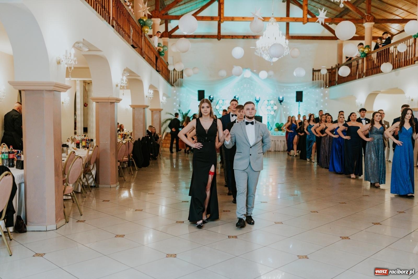 Zdjęcie w galerii na portalu naszraciborz.pl: Piękni i młodzi. Bal studniówkowy Ekonomika na bis! [FOTO] wiadomości z regionu