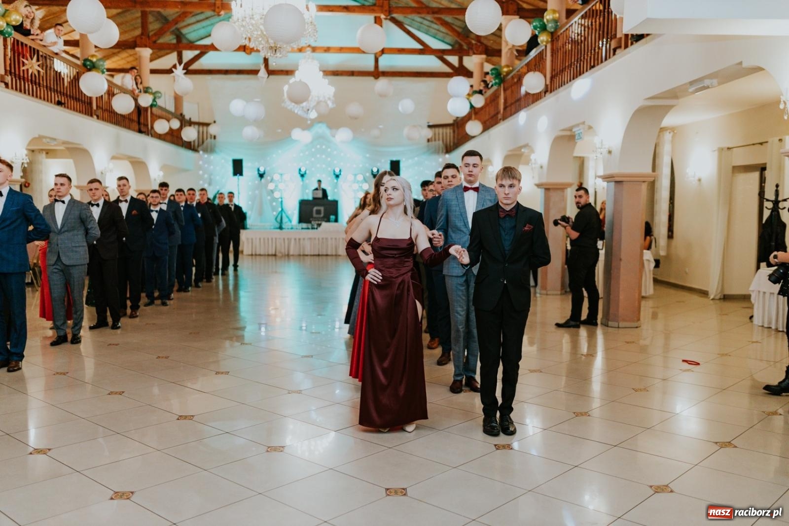 Zdjęcie w galerii na portalu naszraciborz.pl: Piękni i młodzi. Bal studniówkowy Ekonomika na bis! [FOTO] wiadomości z regionu